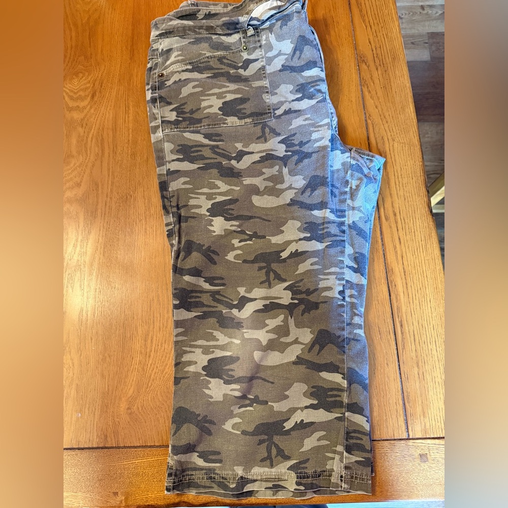 Zanadi Green and Brown Camouflage Pants size 22 plus size